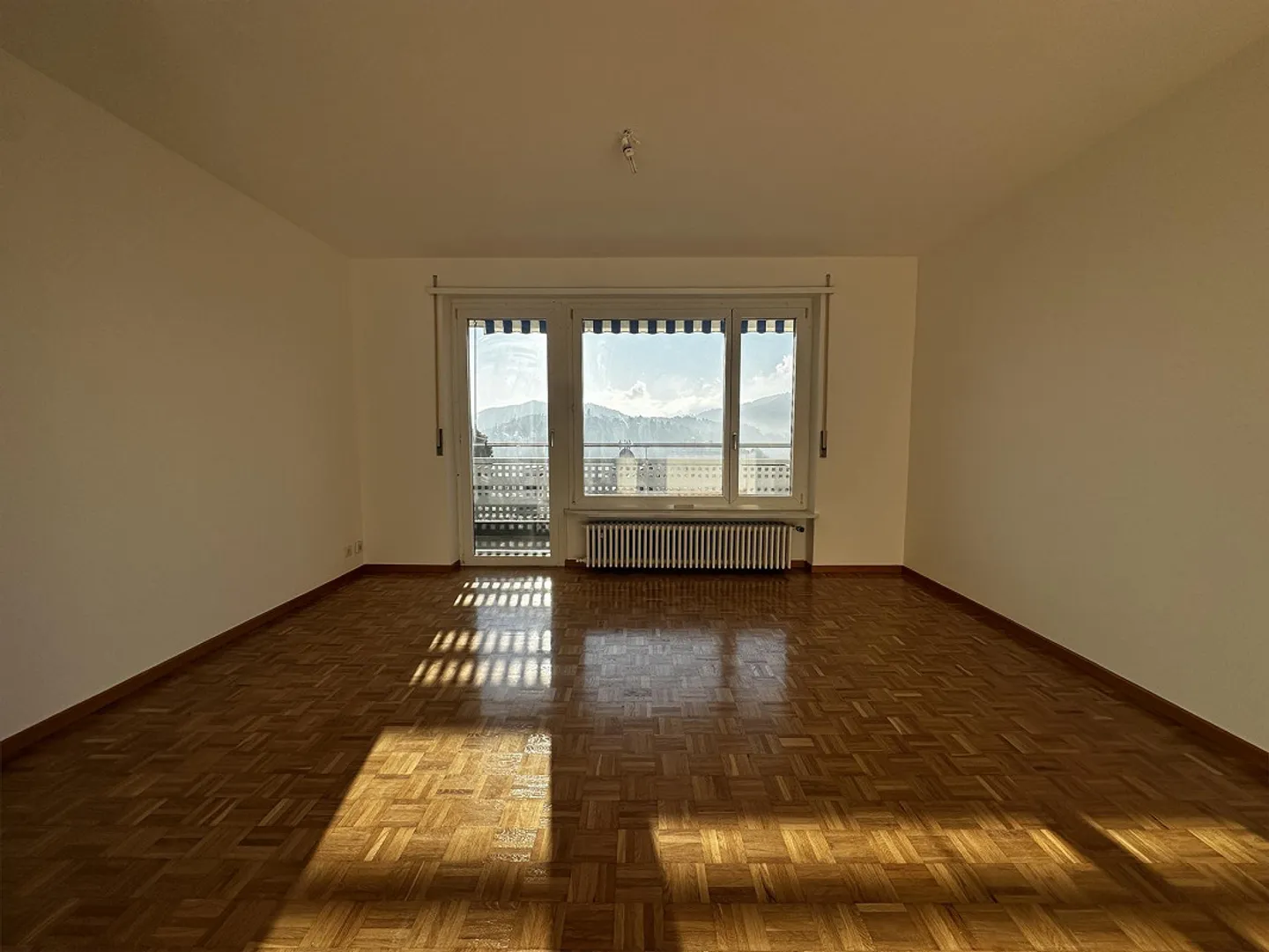 Appartamento luminoso con vista - Foto 1 di 10