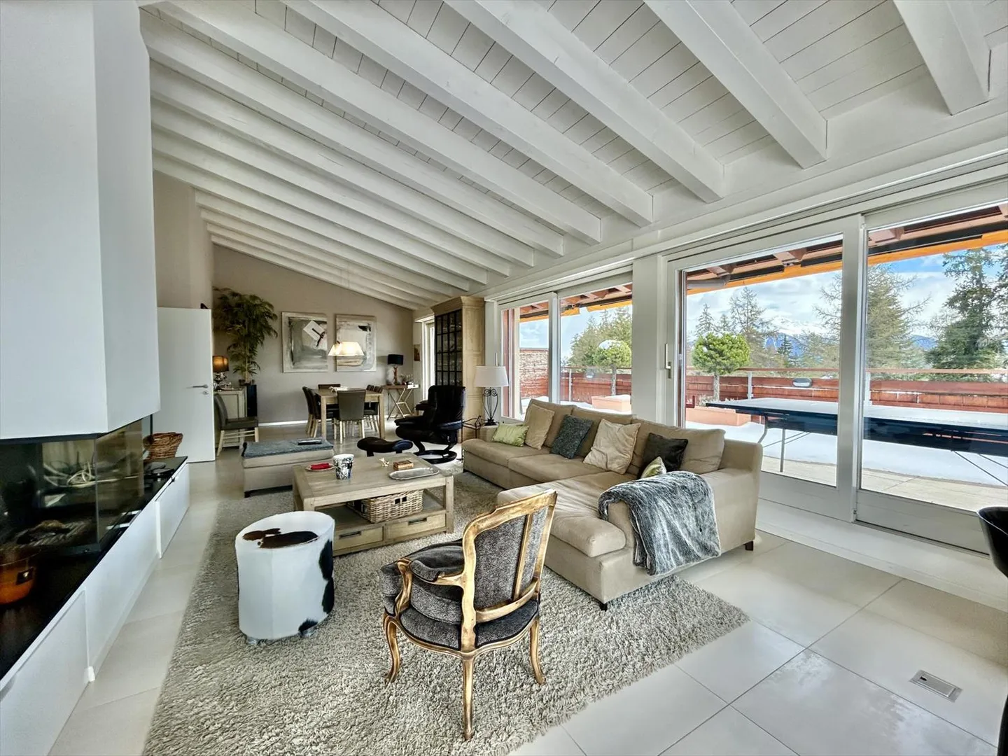 Rare: Elegant Attic Duplex of High Standard in the Heart of Crans-Montana - Photo 5 of 13