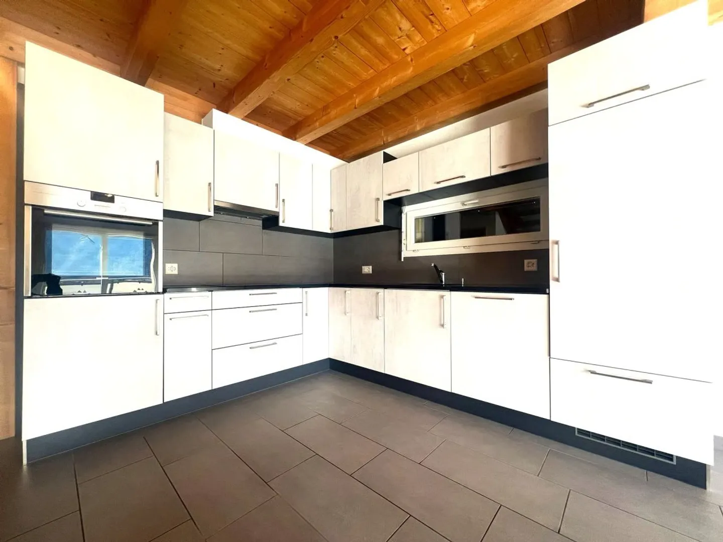 Très belle maison mitoyenne de 5.5 pièces avec vue imprenable - Foto 3 di 13