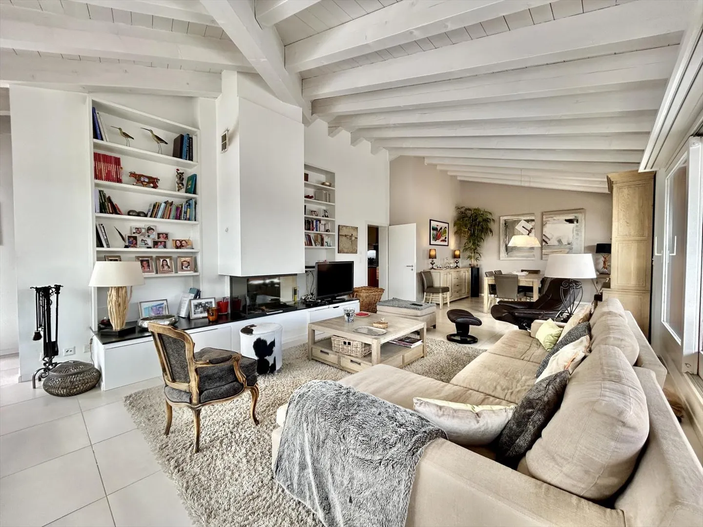 Rare: Elegant Attic Duplex of High Standard in the Heart of Crans-Montana - Photo 8 of 13