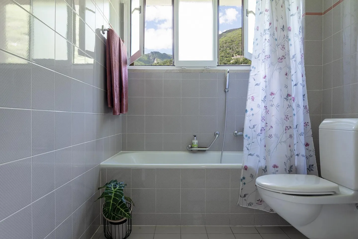 Quiet and Convenient Area - Photo 3 of 7