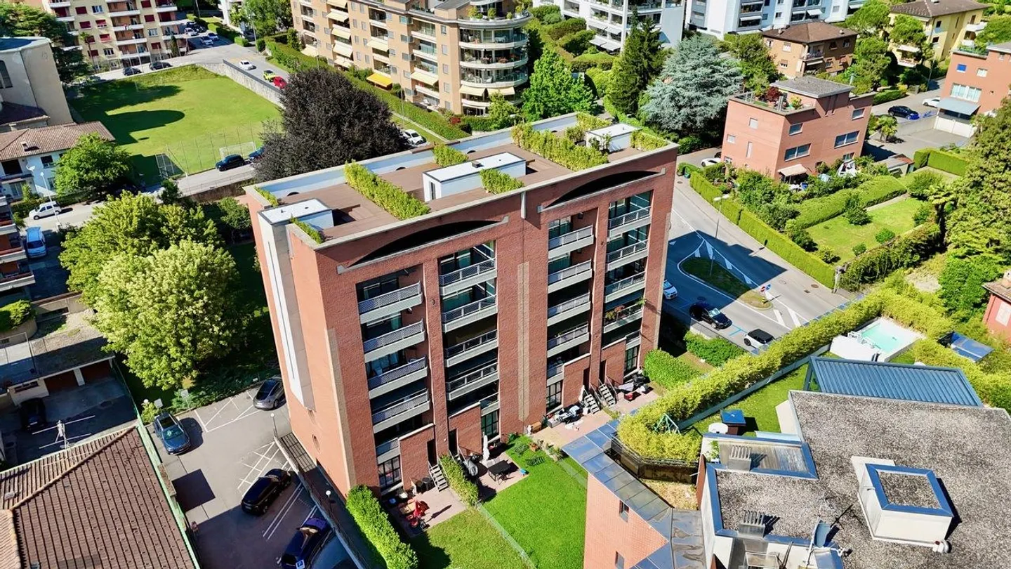 Appartement Duplex Design avec Terrasse Panoramique sur le Toit - Photo 3 sur 21