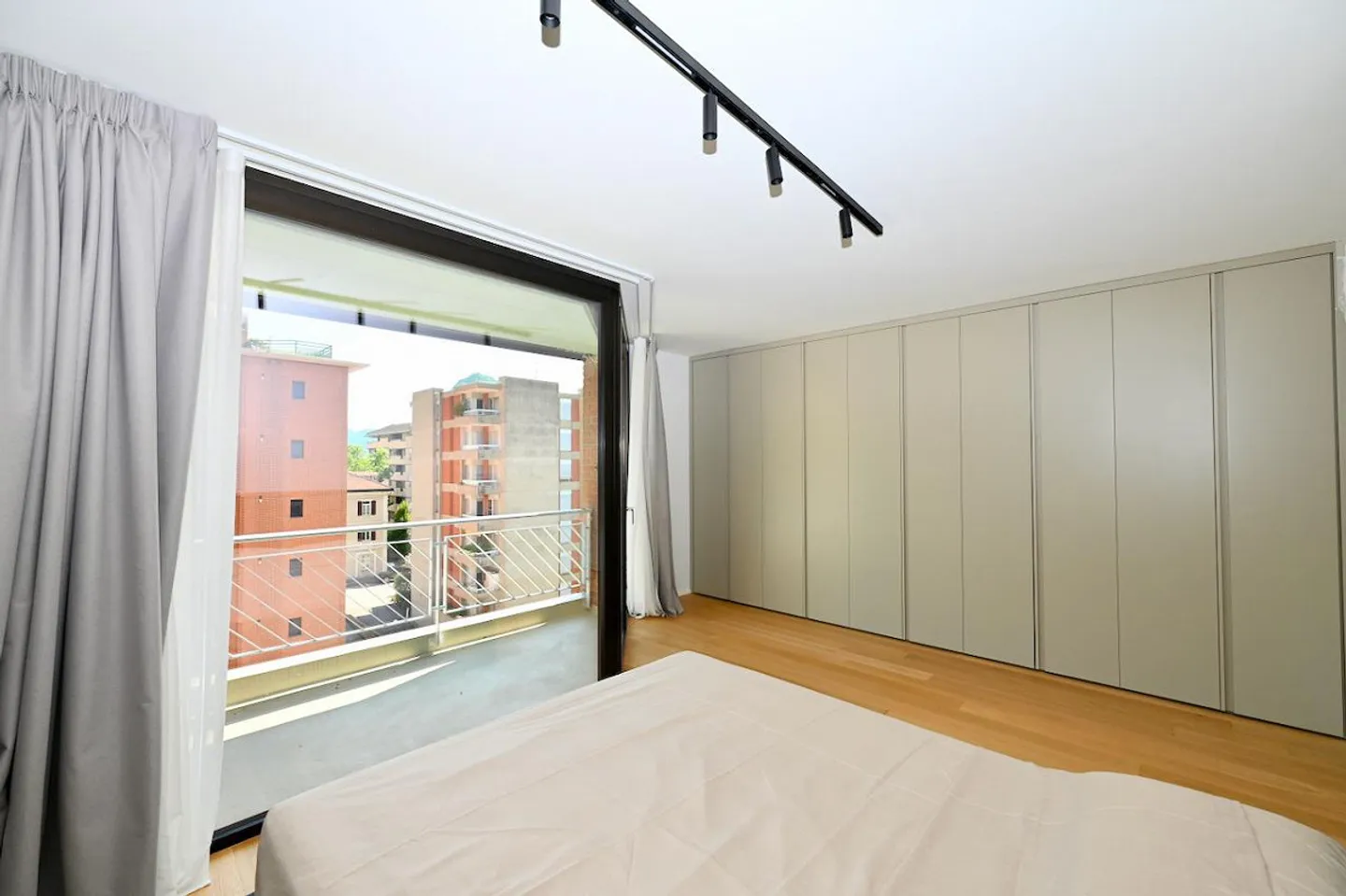 Appartement Duplex Design avec Terrasse Panoramique sur le Toit - Photo 15 sur 21