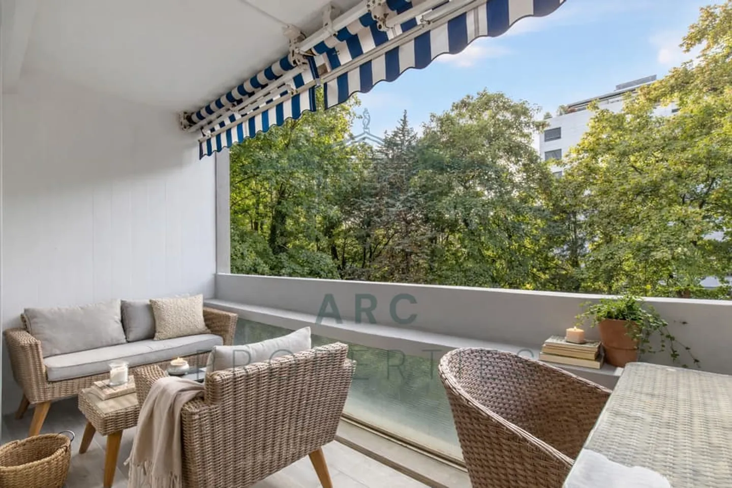 MALAGNOU - APPARTEMENT À RÉNOVER AVEC BALCON - Foto 3 von 4
