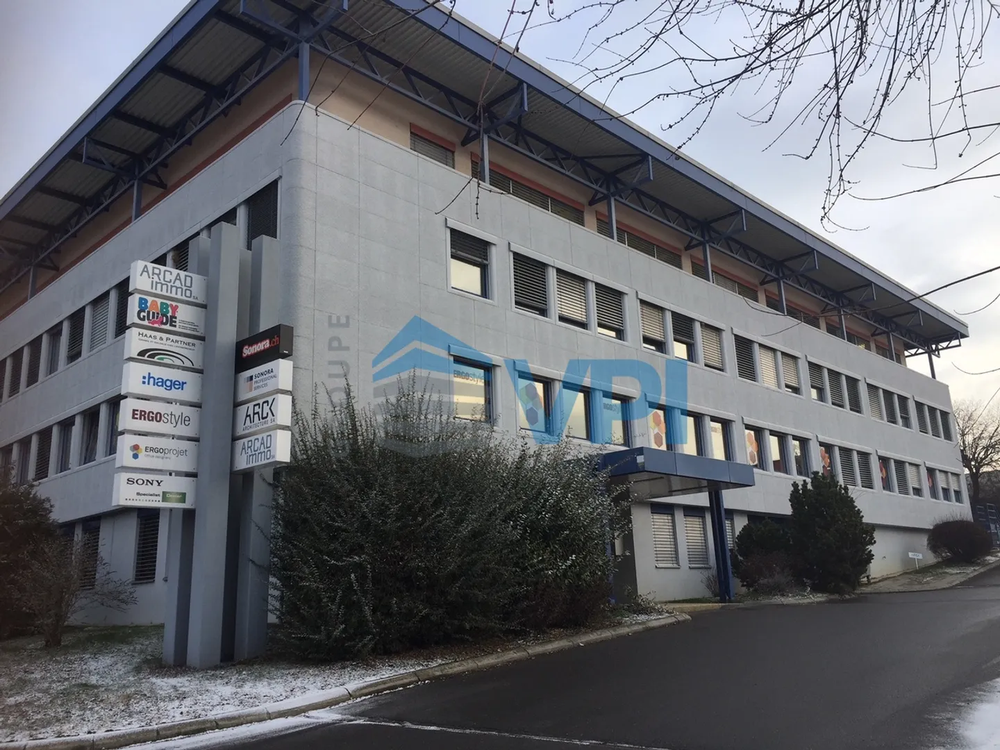 Mont-sur-Lausanne - Helles Büro von 169 m² im Erdgeschoss - Foto 1 von 19