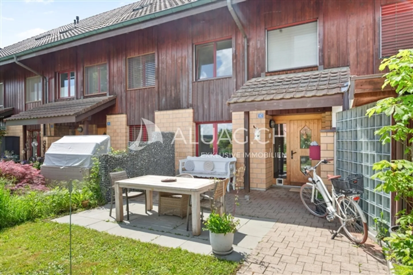 Stepped house for sale - Photo 1 of 13