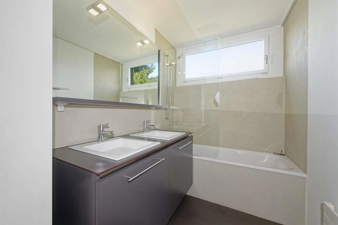 Exclusive 4.5 Room Penthouse - Sunny, Modern with a View - Photo 5 of 8