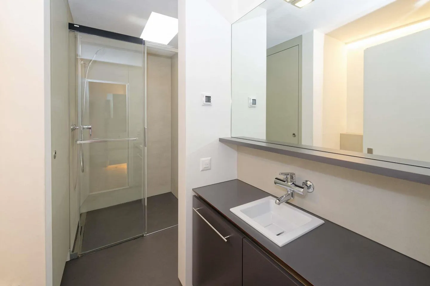 Exclusive 4.5 Room Penthouse - Sunny, Modern with a View - Photo 7 of 8