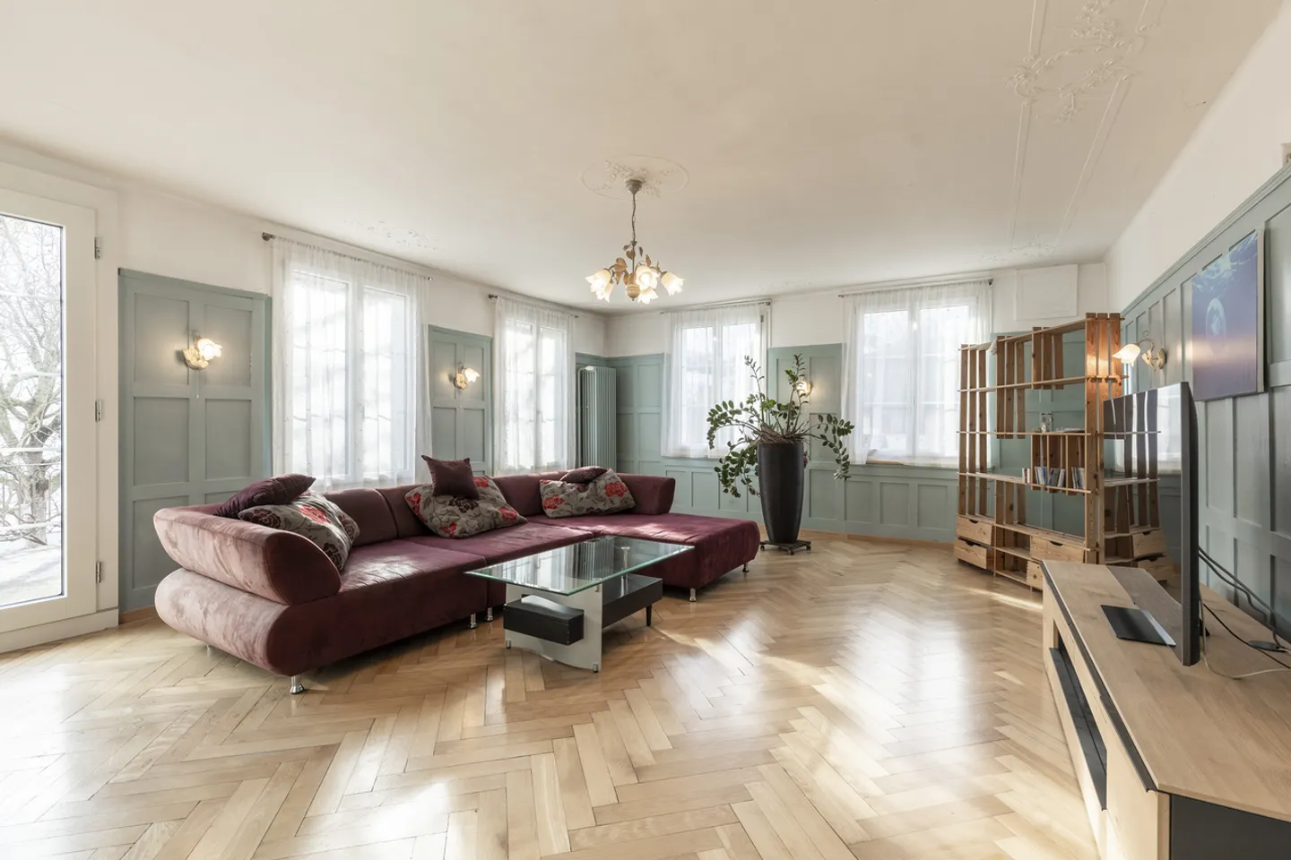 Multi-family house with versatile apartment mix and ancillary areas - Photo 3 of 9