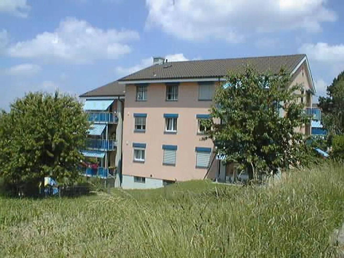 4.5 stanze in un quartiere tranquillo e soleggiato - Foto 2 di 10
