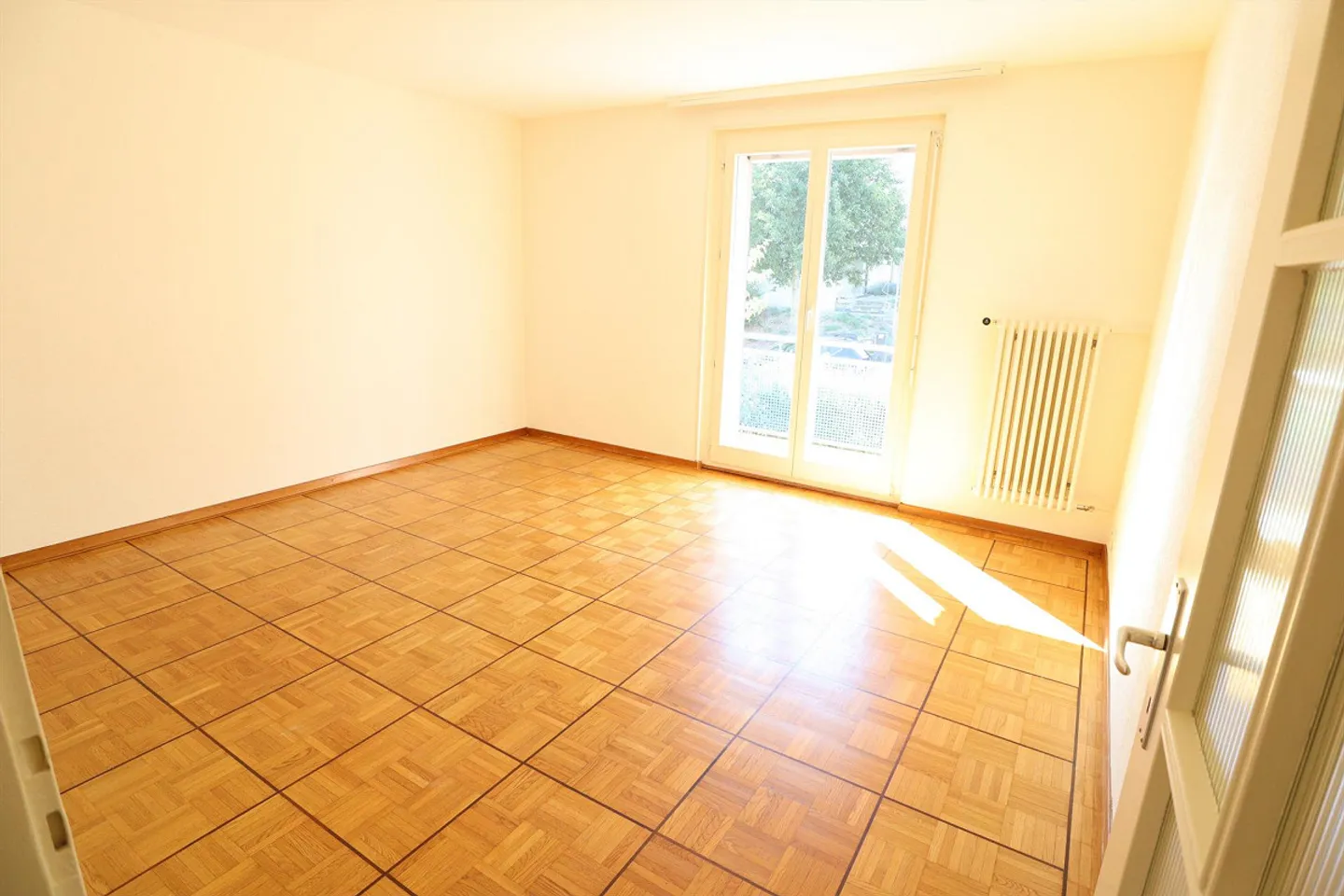 4.5 stanze in un quartiere tranquillo e soleggiato - Foto 4 di 10