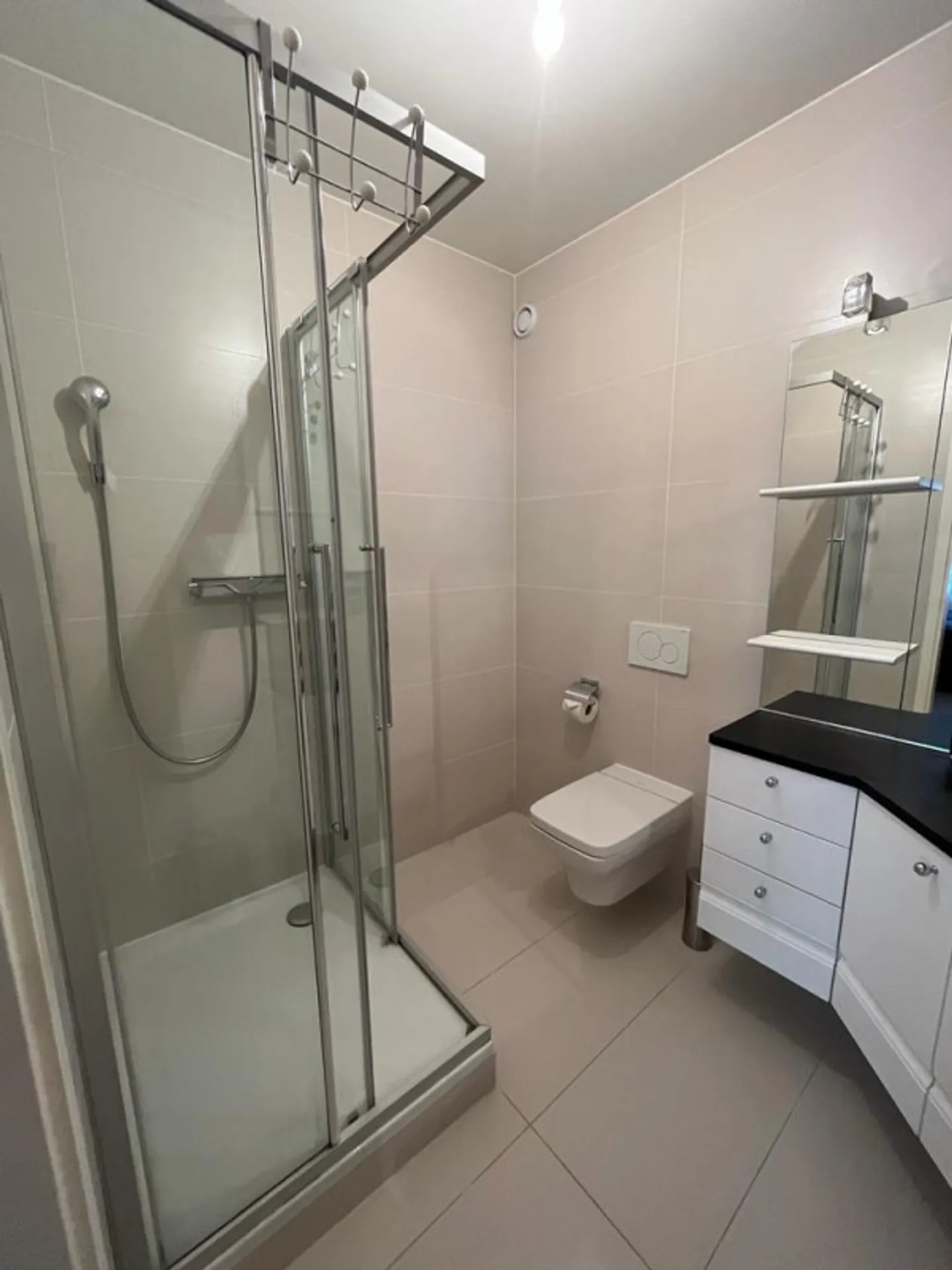 Camera in un bell'appartamento situato a Petit Lancy - Foto 7 di 8