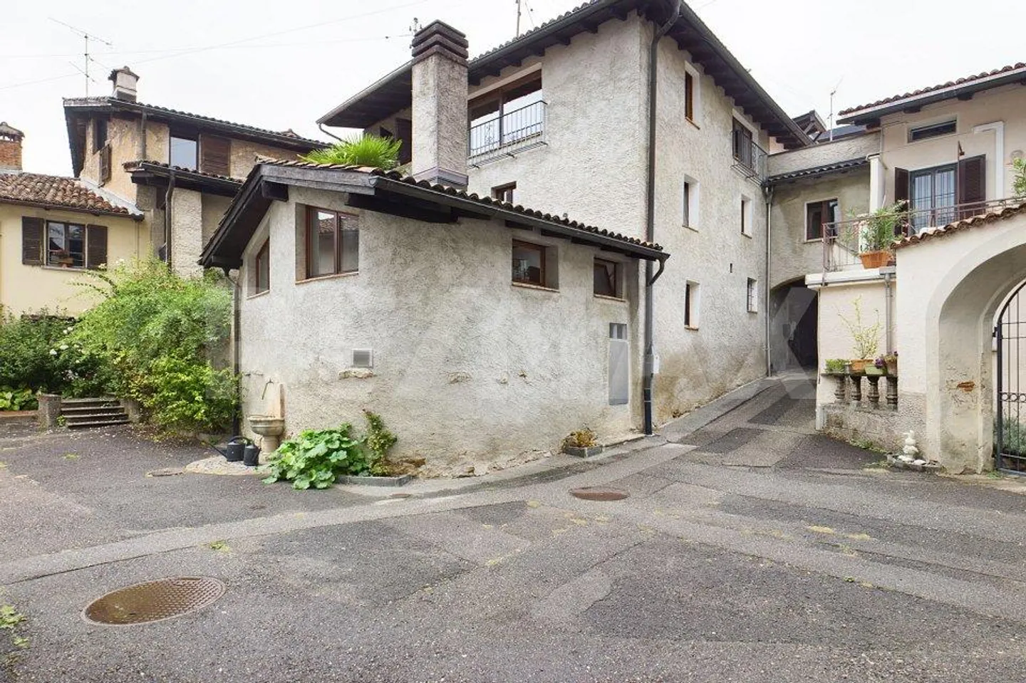 Charmante maison spacieuse avec vue dégagée - Photo 1 sur 13