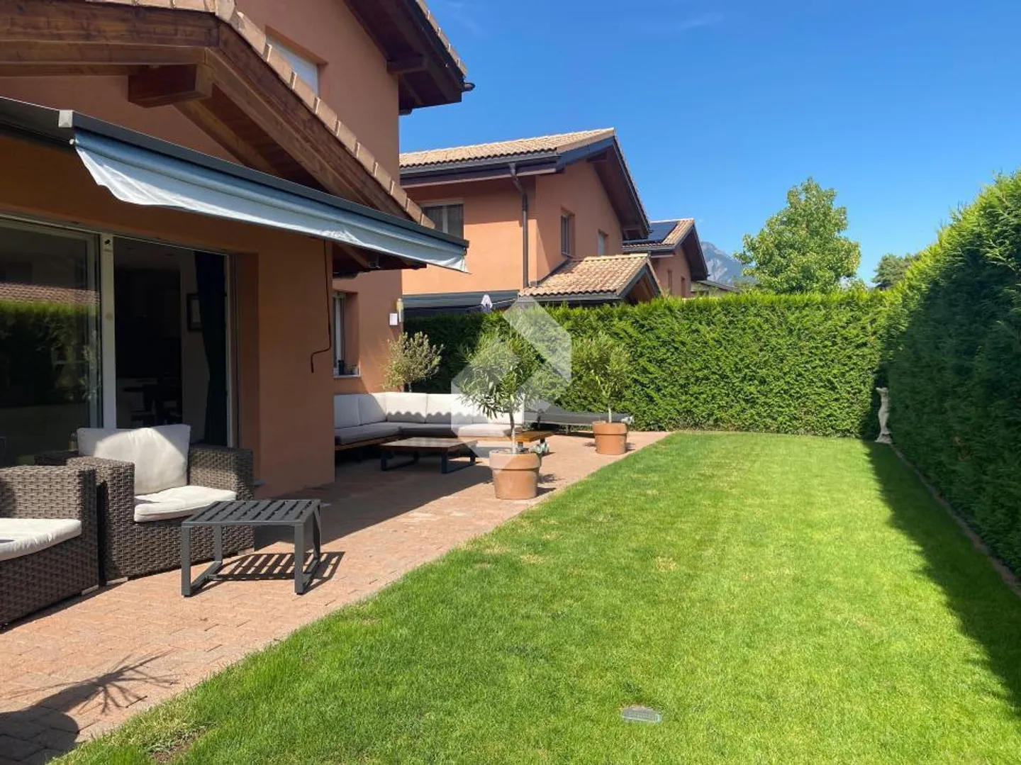 Coup de coeur : villa mitoyenne de 4.5 pièces avec terrasse plein Sud ! - Photo 6 sur 13