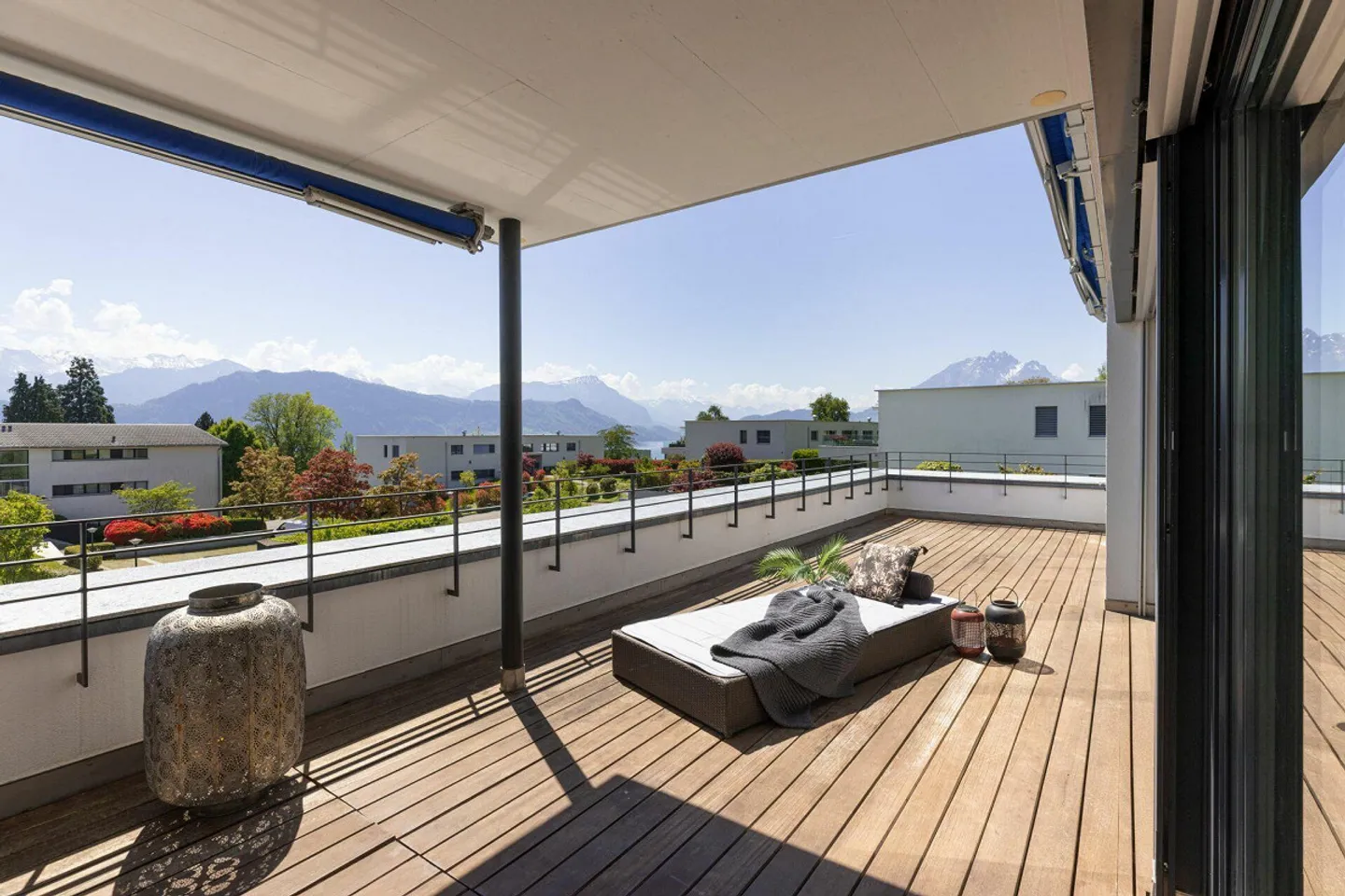 Penthouse apartment with Alpine panorama in Meggen - Photo 1 of 12