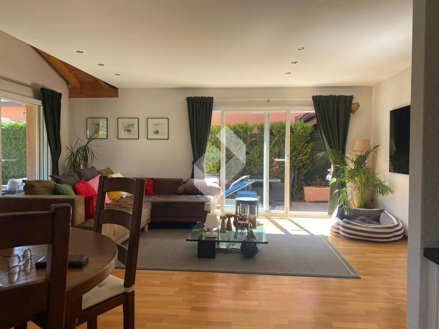 Coup de coeur : villa mitoyenne de 4.5 pièces avec terrasse plein Sud ! - Photo 5 sur 13