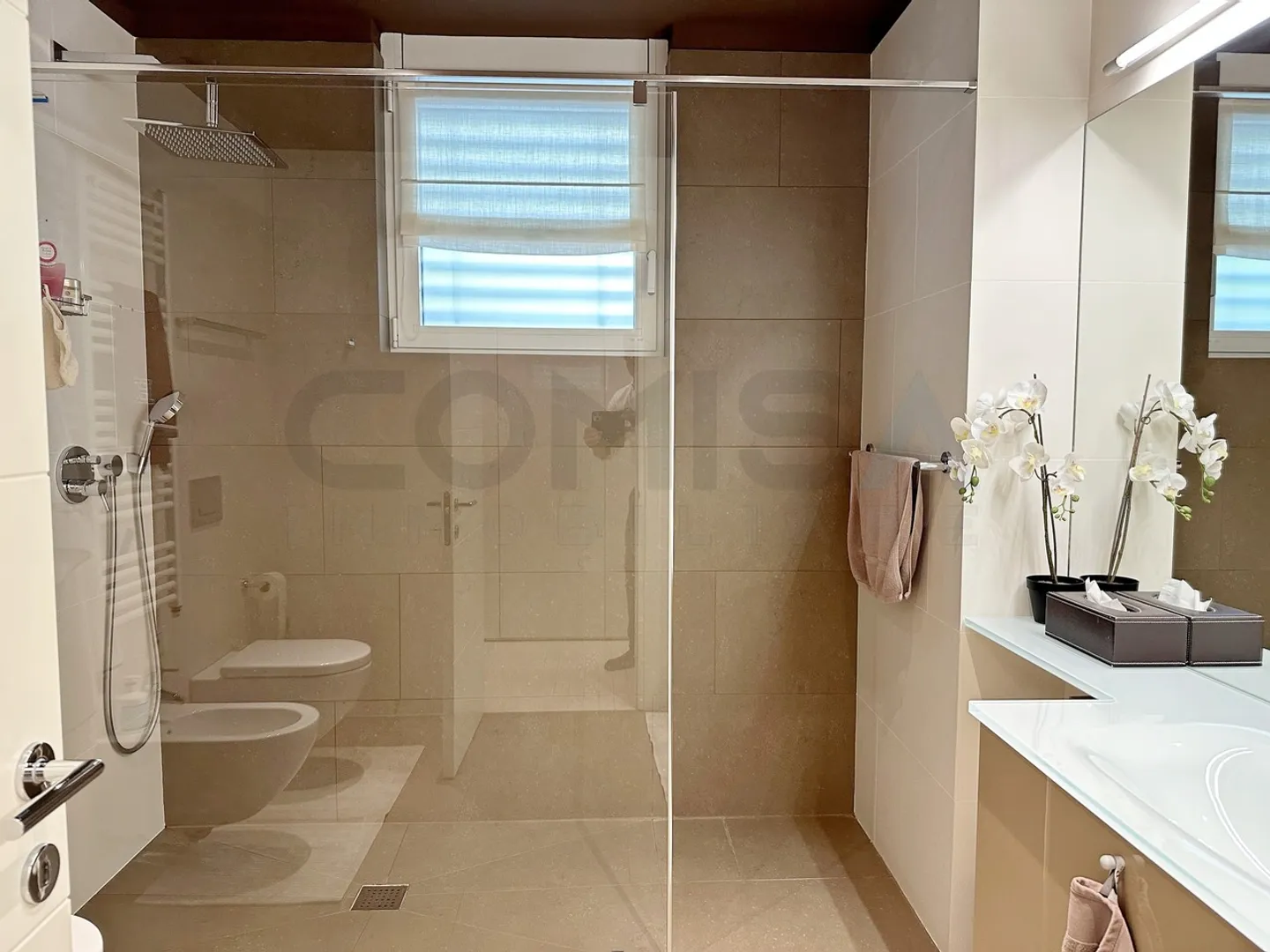Elegant Apartment with Garden - Photo 10 of 10