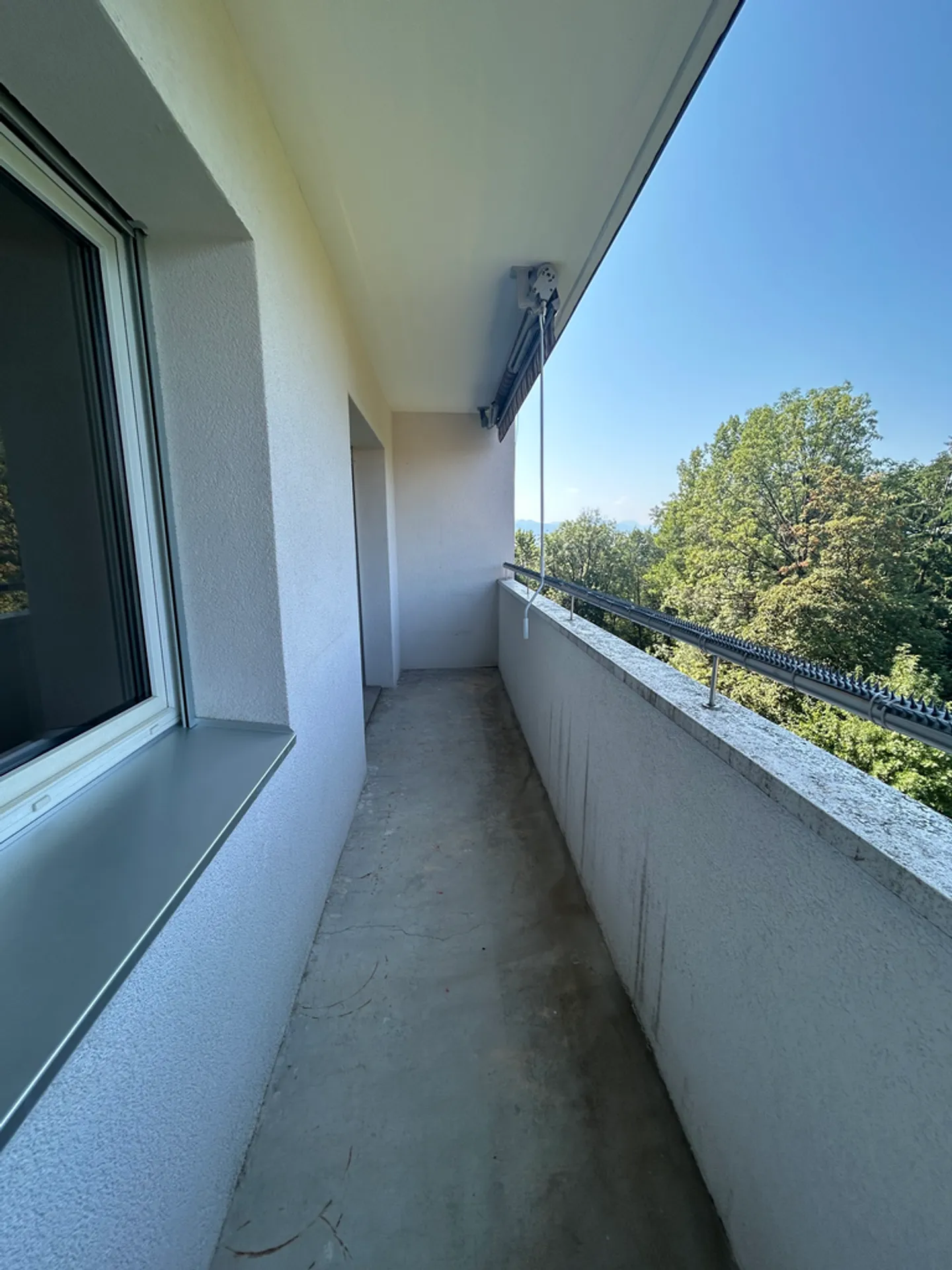 Charming Apartment with Balcony - Photo 10 of 10