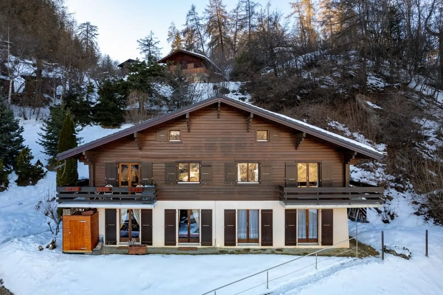 Incantevole chalet con 3 camere da letto con vista panoramica sulle montagne e ottimo - Foto 1 di 13