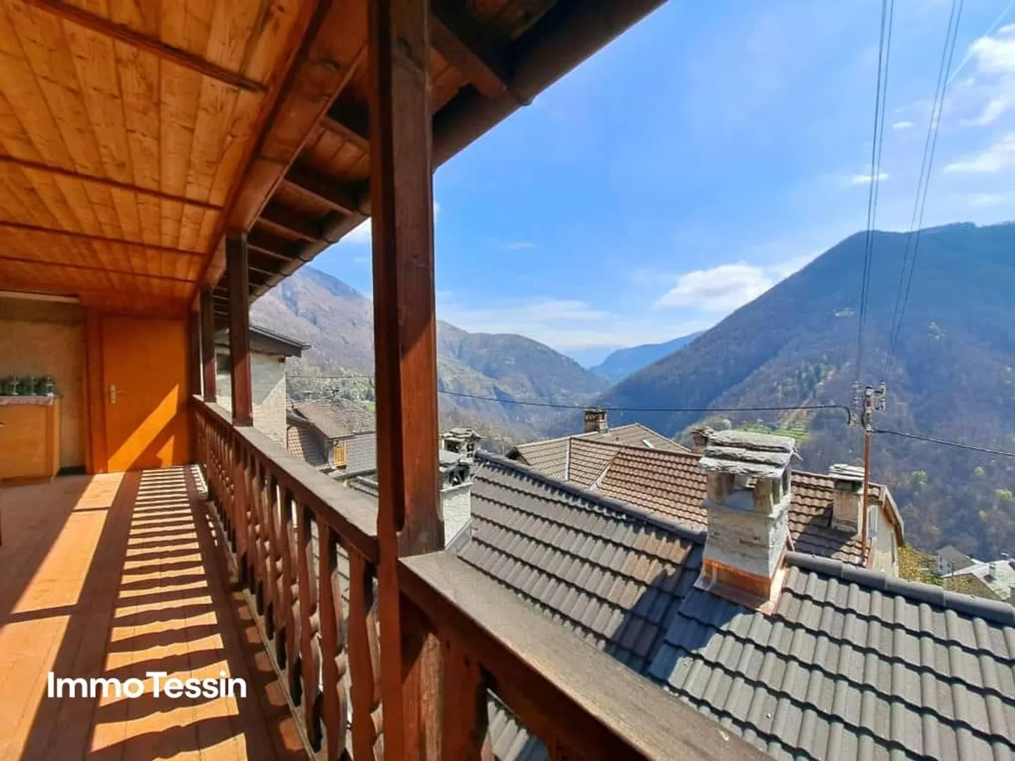 Cafe de la Poste: Historisches Cafe mit 8 Zimmern in Loco zu verkaufen - Foto 1 von 13