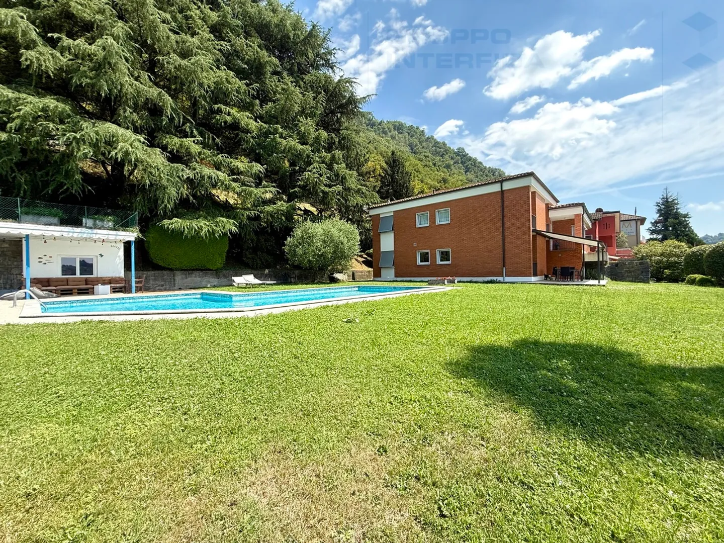 GRANDE VILLA AVEC PISCINE - Photo 1 sur 18