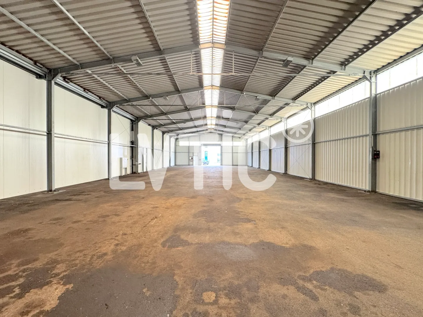Magazzino, officina di 600 m2, da 300 m2 in affitto a St-Aubin - Foto 3 di 6