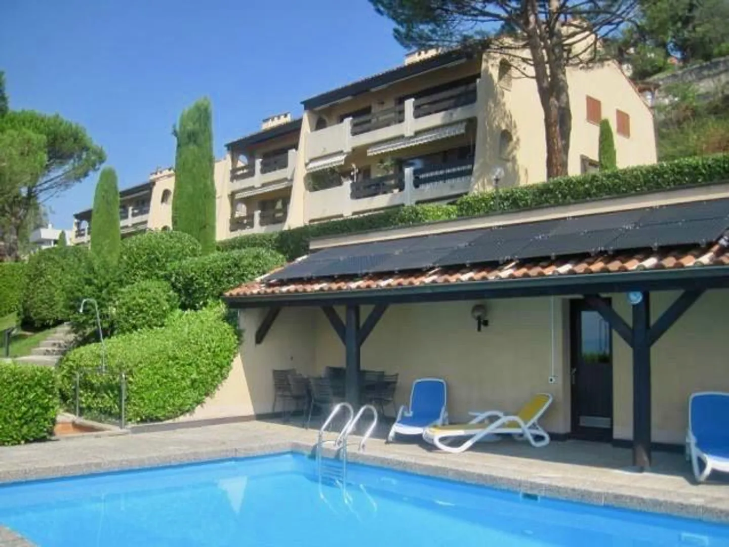 Charmant appartement de 2,5 pièces avec vue imprenable sur le lac et les montagnes à Chernex - Photo 3 sur 6