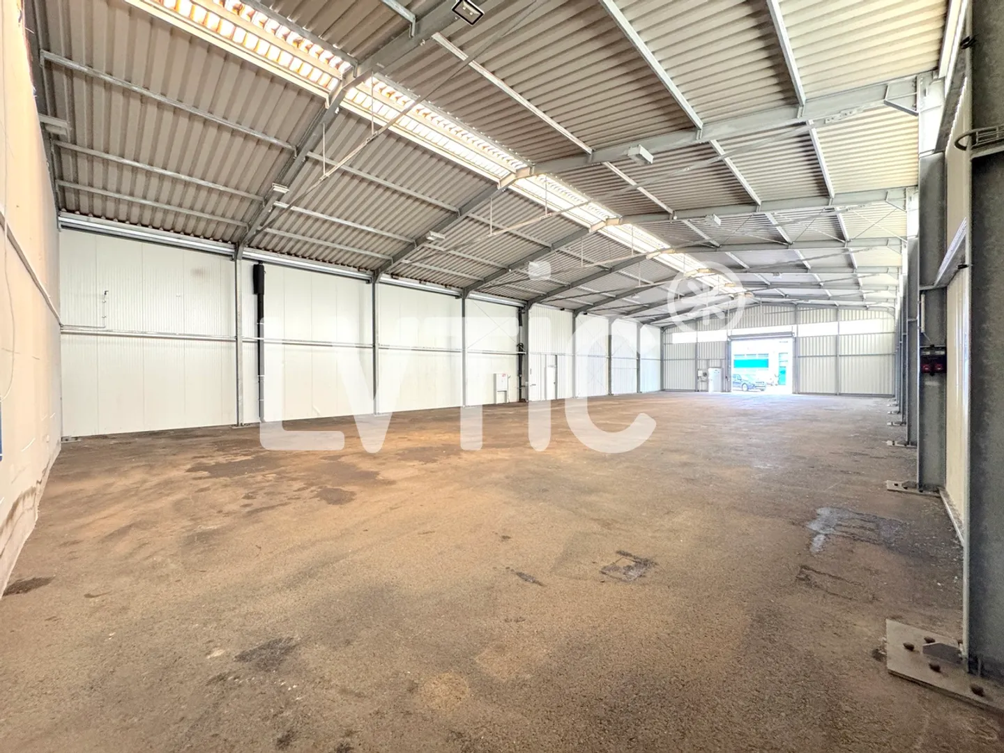 Magazzino, officina di 600 m2, da 300 m2 in affitto a St-Aubin - Foto 4 di 6