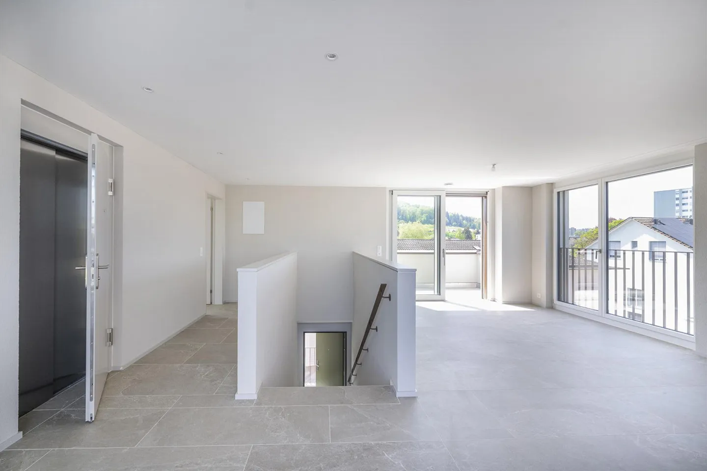 Exclusive 2.5-room penthouse apartment with two terraces - Photo 2 of 8