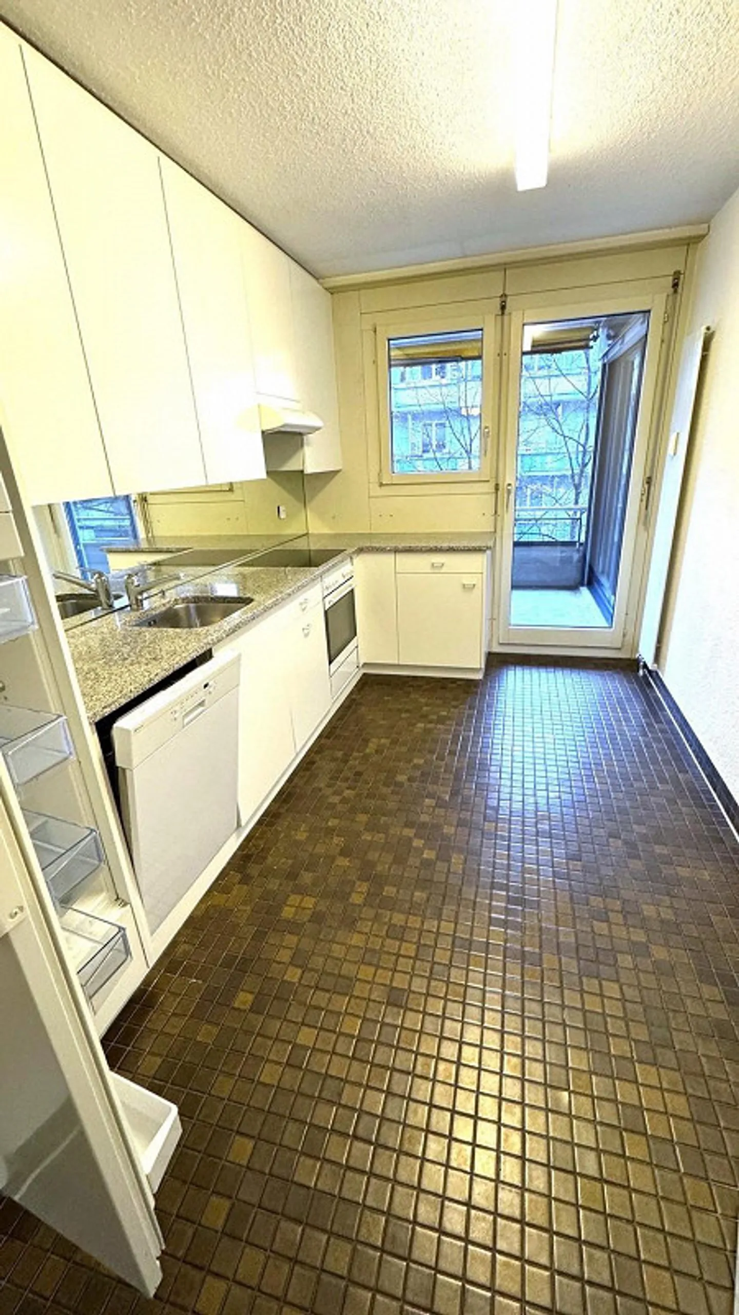 Emplacement ensoleillé et grandes fenêtres, à 5 minutes à pied du lac de Zurich - Photo 6 sur 11