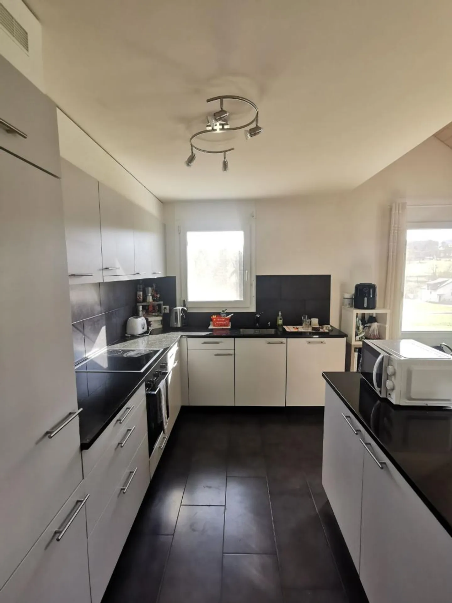 Superb 5.5-room apartment in Granges-de-Vesin - Photo 2 of 13
