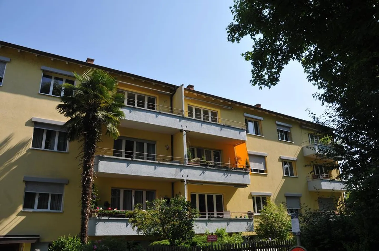 Bell'appartamento di 3 stanze tranquillo con balcone - Foto 1 di 8