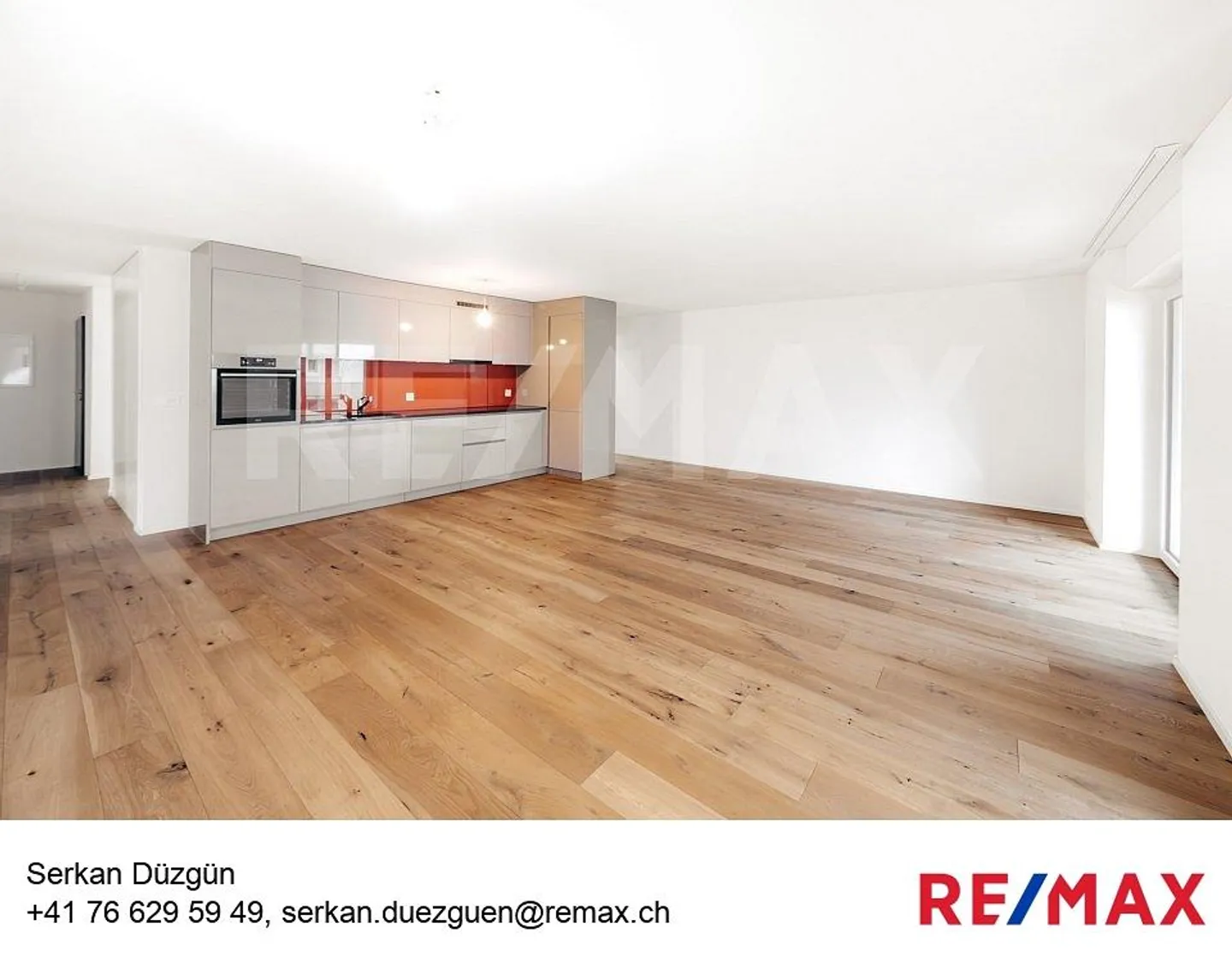 Appartamento moderno di 4,5 locali con 134 m² e grande balcone, completamente ristrutturato, situato nel centro di Kloten - Foto 1 di 13