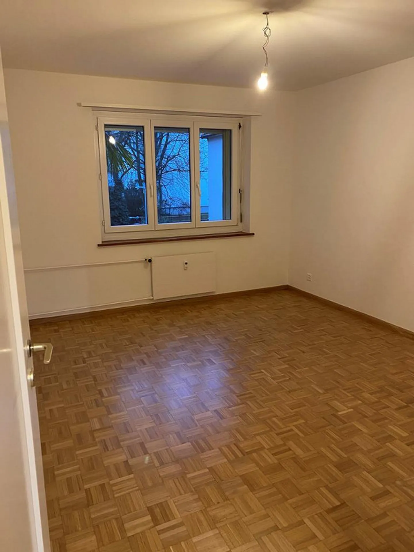 Bell'appartamento di 3 stanze tranquillo con balcone - Foto 3 di 8