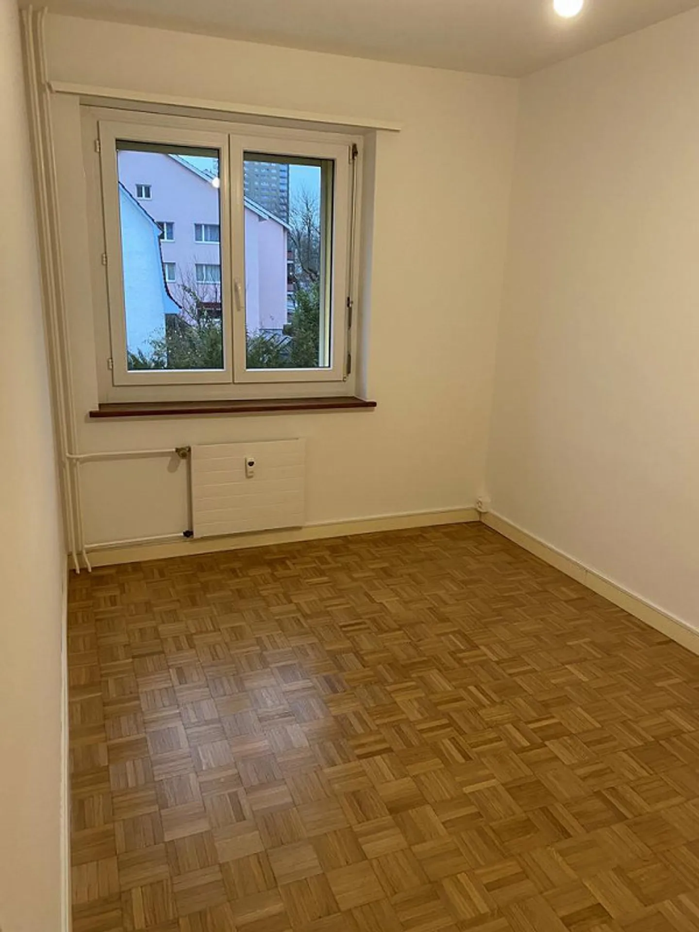 Bell'appartamento di 3 stanze tranquillo con balcone - Foto 4 di 8