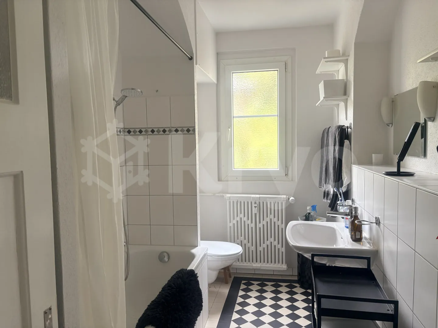 BEAUTIFUL 4-ROOM BRIGHT APARTMENT - Photo 11 of 12