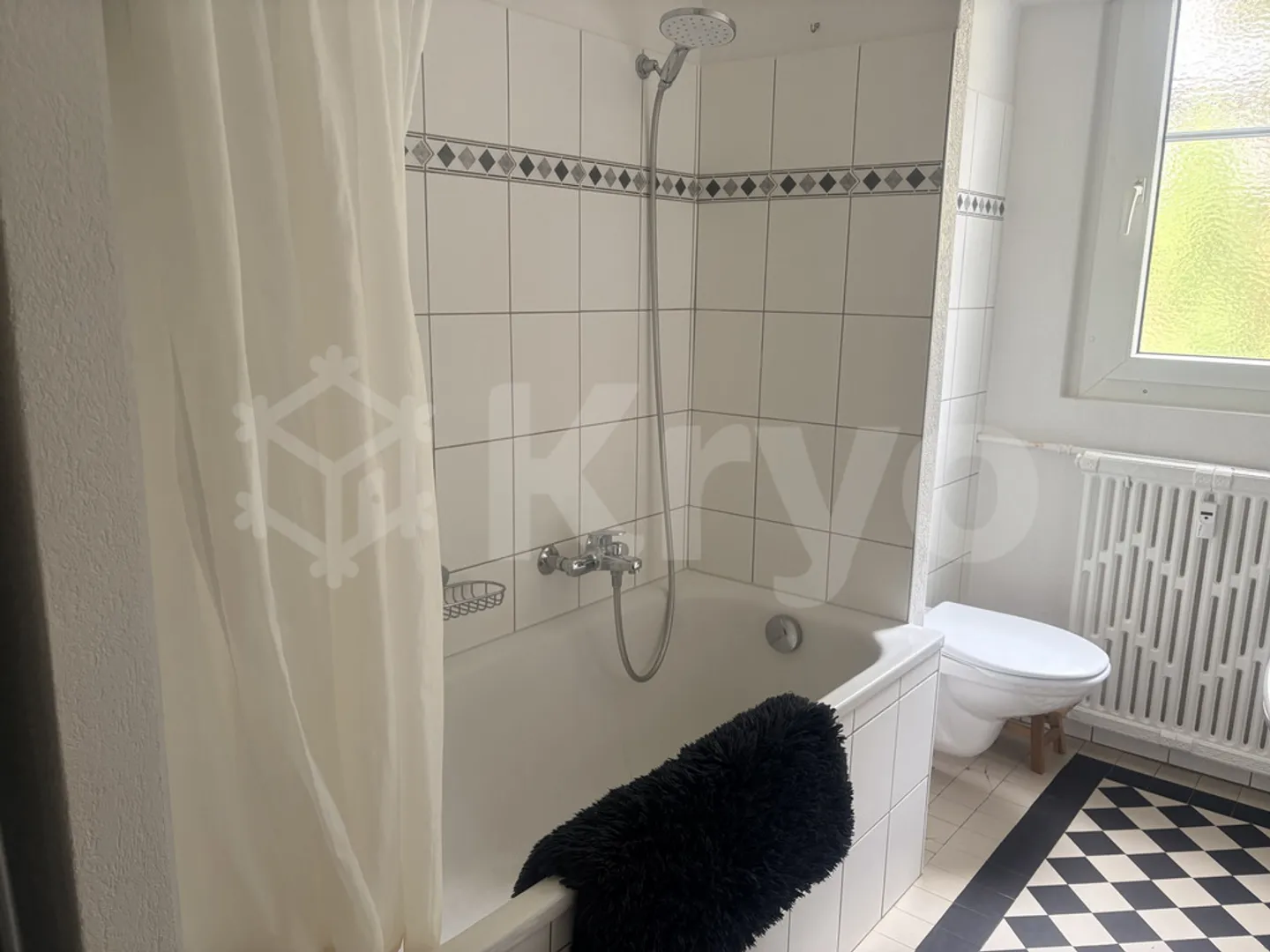 BEAUTIFUL 4-ROOM BRIGHT APARTMENT - Photo 12 of 12