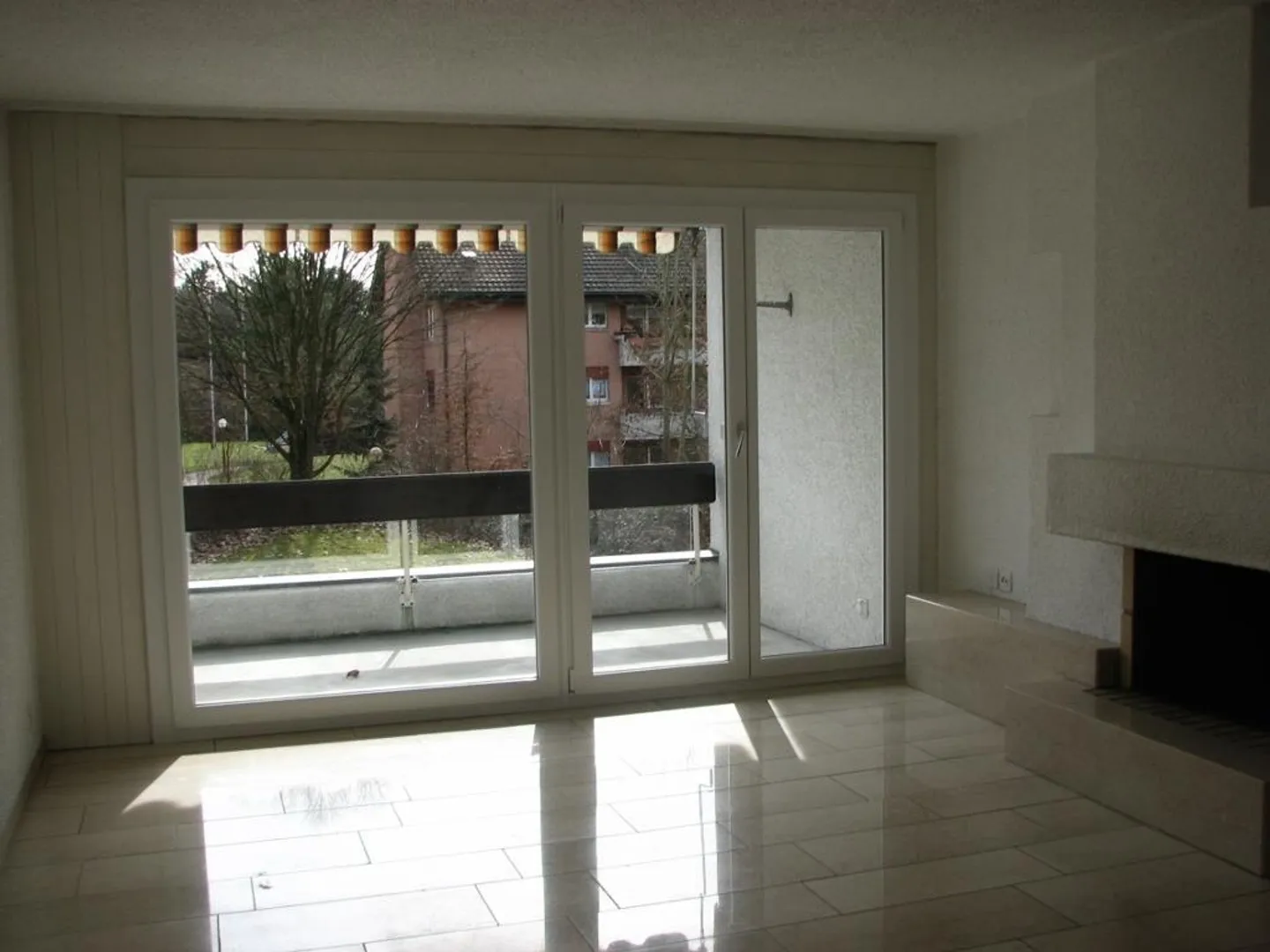 4.5-room apartment with patio and fireplace in Bassersdorf - Photo 2 of 6