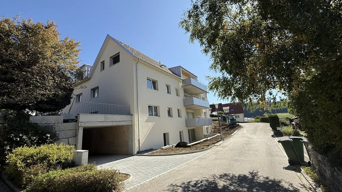 Grosser sonniger Sitzplatz an sehr ruhiger Lage - Foto 2 di 8