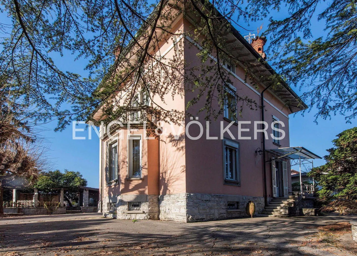 Villa prestigiosa in stile Liberty - Foto 1 di 8