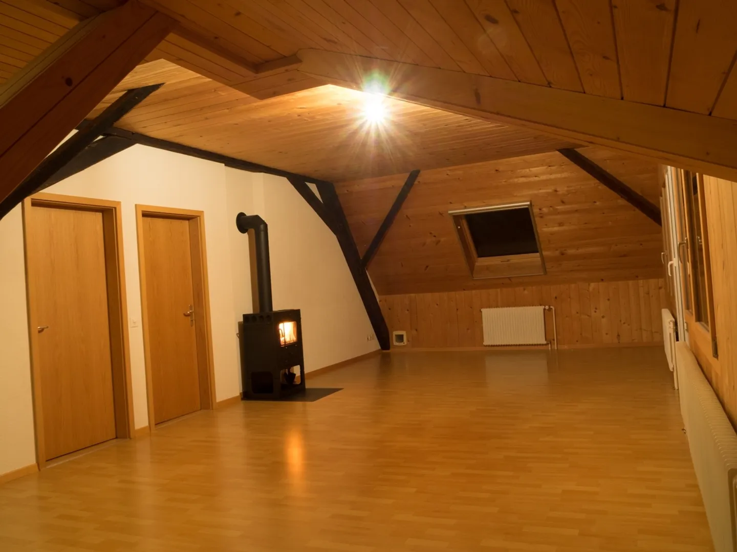 Attico di 4,5 stanze in posizione tranquilla e soleggiata - Foto 4 di 11