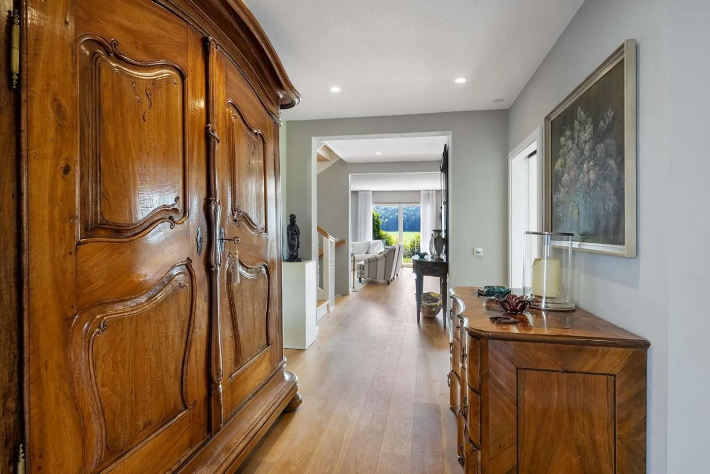 VIEW MEETS COUNTRY HOUSE CHARM: Elegant 6.5-room single-family home... - Photo 3 of 13