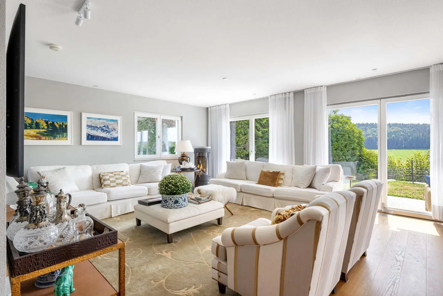 VIEW MEETS COUNTRY HOUSE CHARM: Elegant 6.5-room single-family home... - Photo 5 of 13