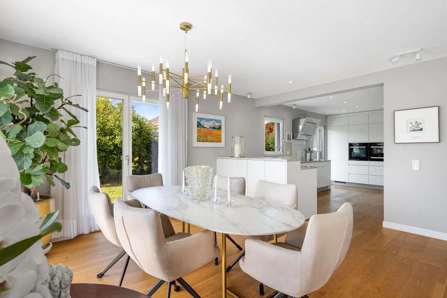 VIEW MEETS COUNTRY HOUSE CHARM: Elegant 6.5-room single-family home... - Photo 8 of 13