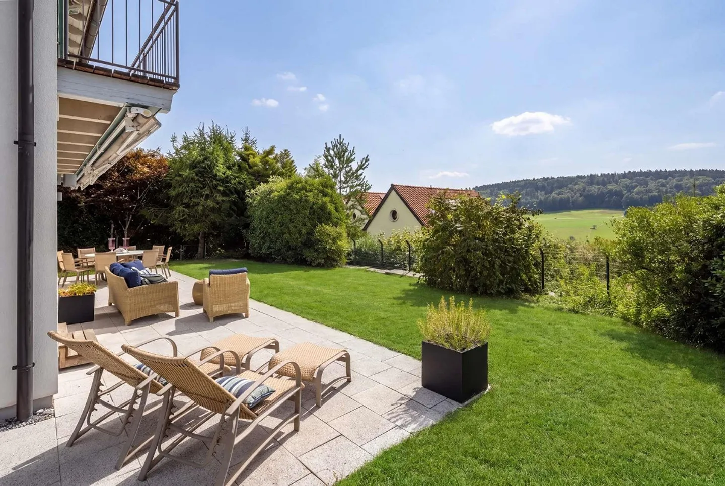 VIEW MEETS COUNTRY HOUSE CHARM: Elegant 6.5-room single-family home... - Photo 11 of 13