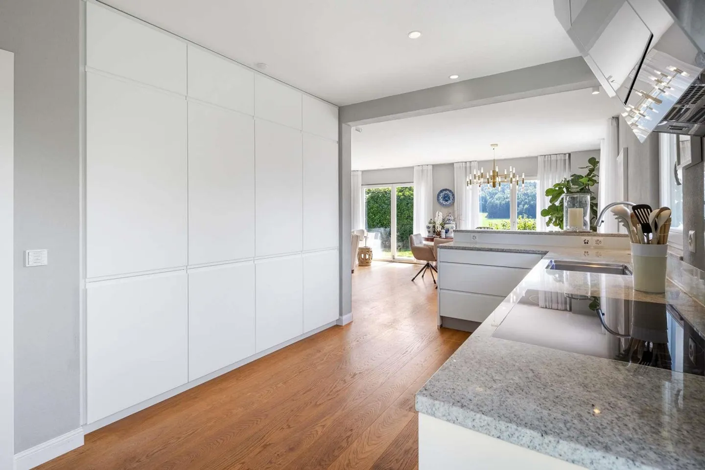 VIEW MEETS COUNTRY HOUSE CHARM: Elegant 6.5-room single-family home... - Photo 10 of 13