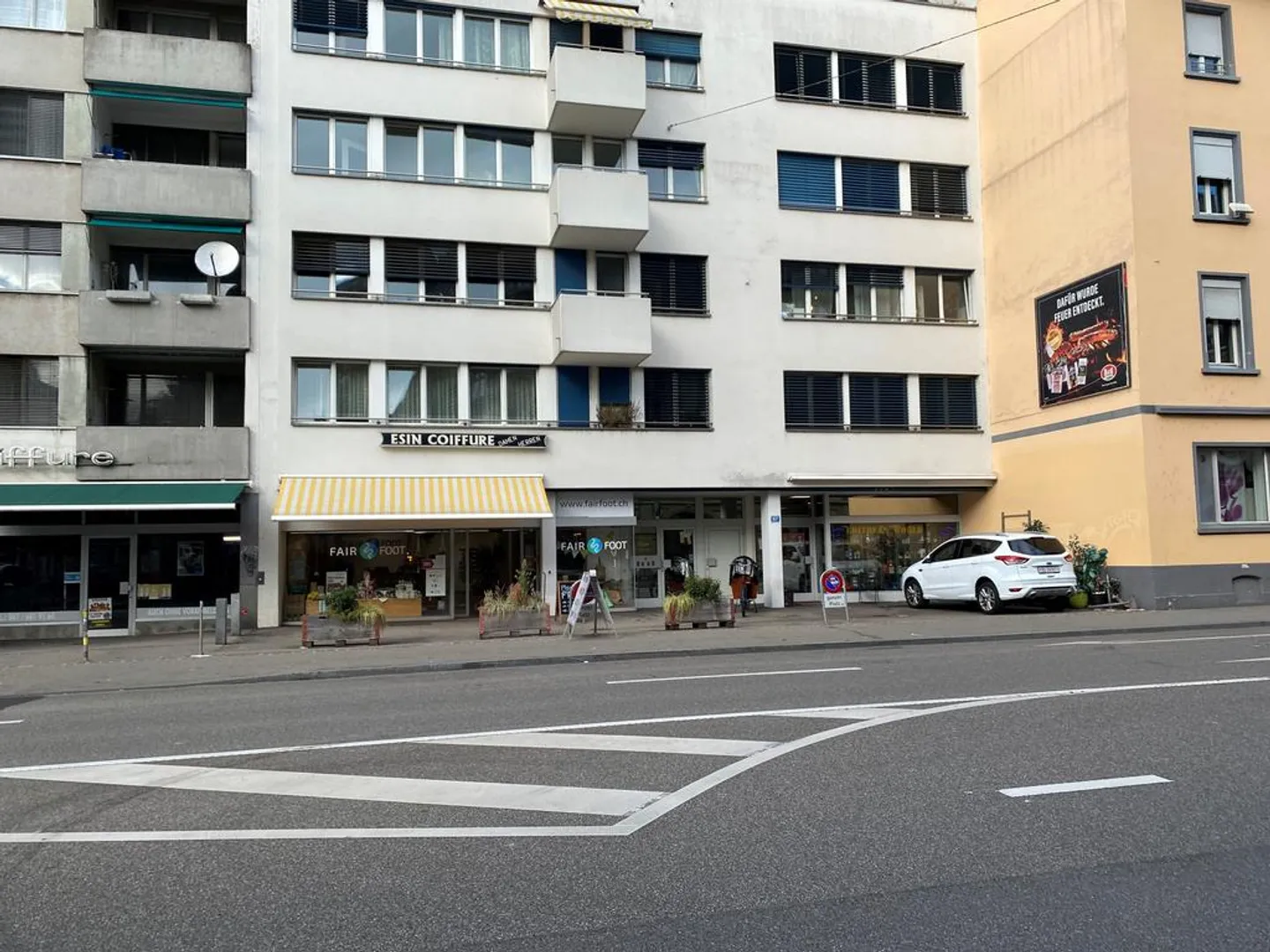 Spacious 3.5-room apartment in Kleinbasel - Photo 2 of 8