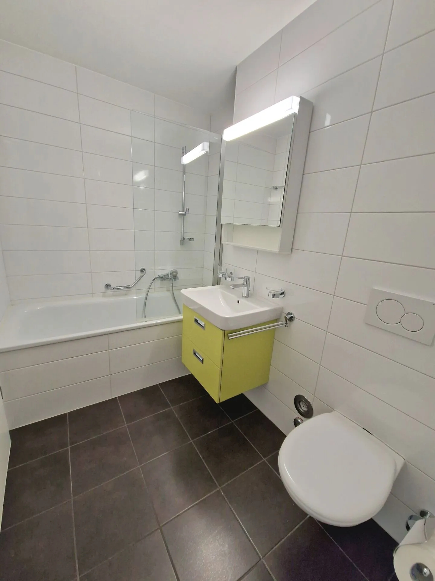 3.5 Room Apartment - Photo 3 of 8