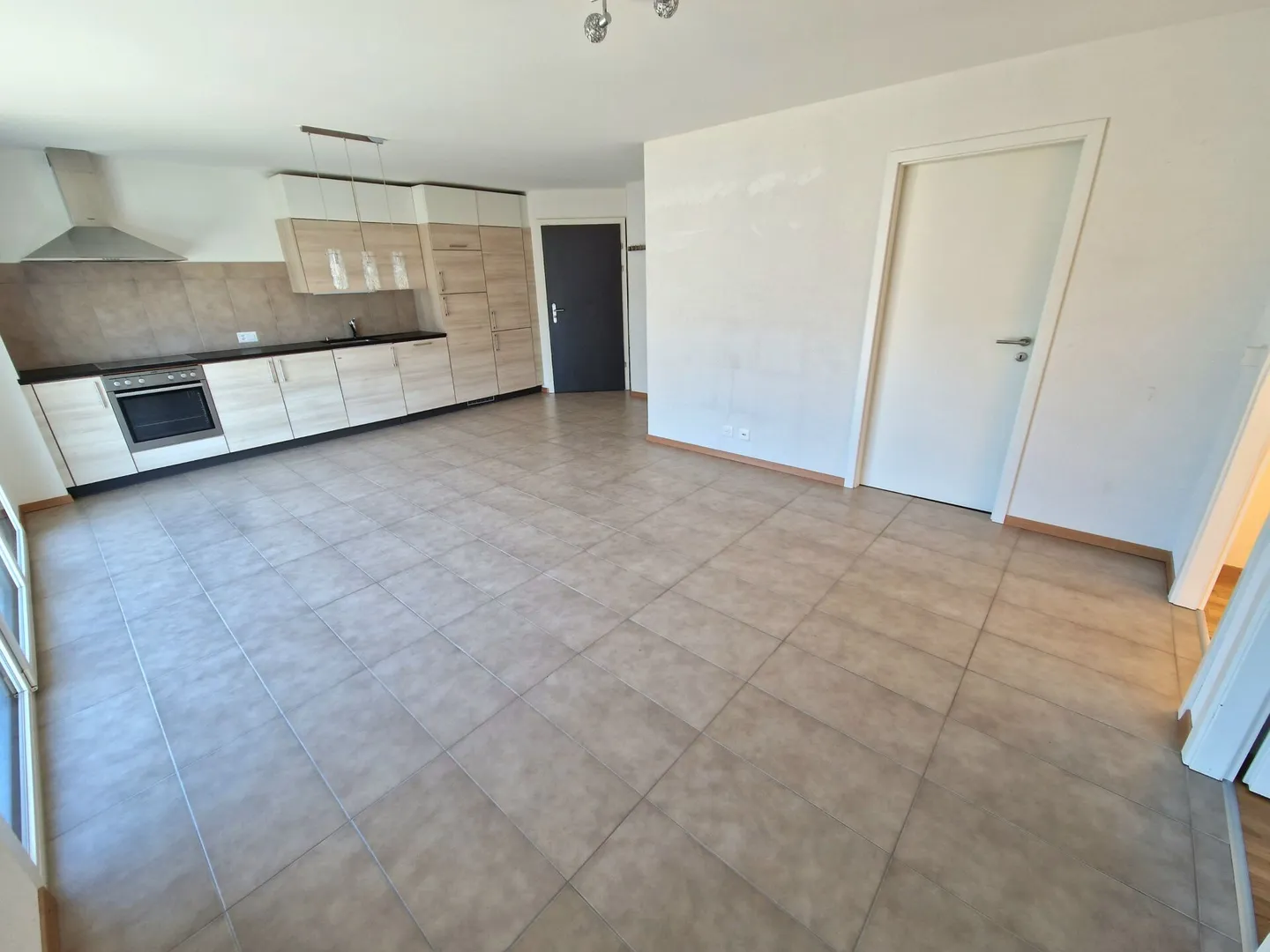 3.5 Room Apartment - Photo 5 of 8