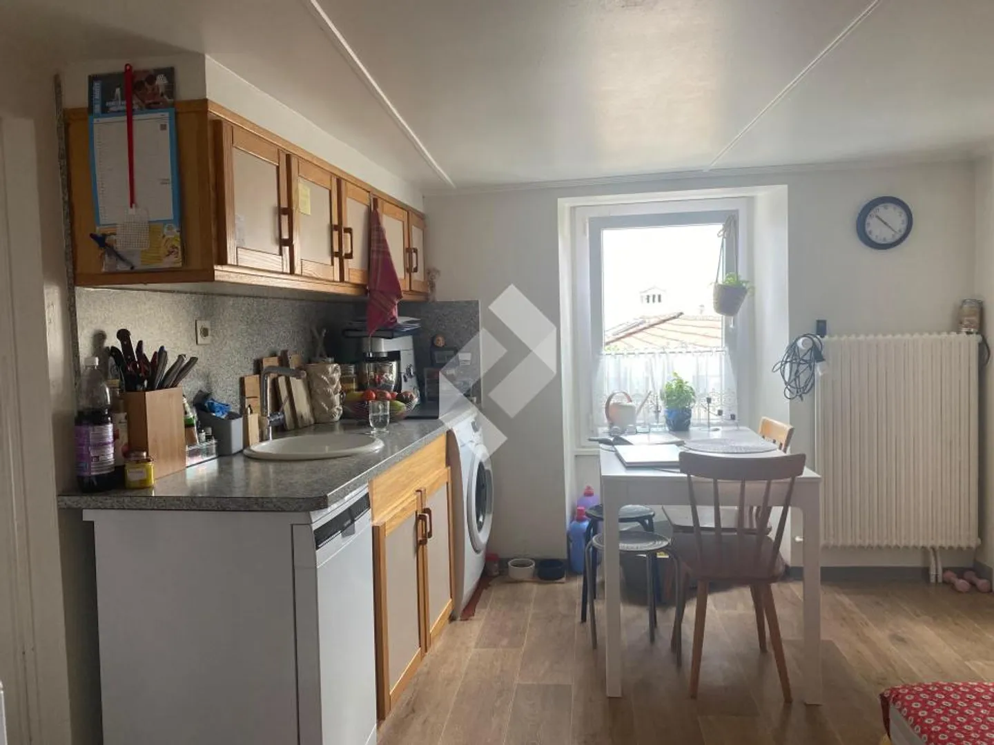 Mixed-use building with café-bar and apartments - in the heart of the old village of Saxon - Photo 3 of 11